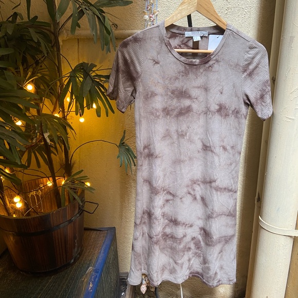 Forever21 Tie-Dye Mini Dress. Size - M - Picture 4 of 11